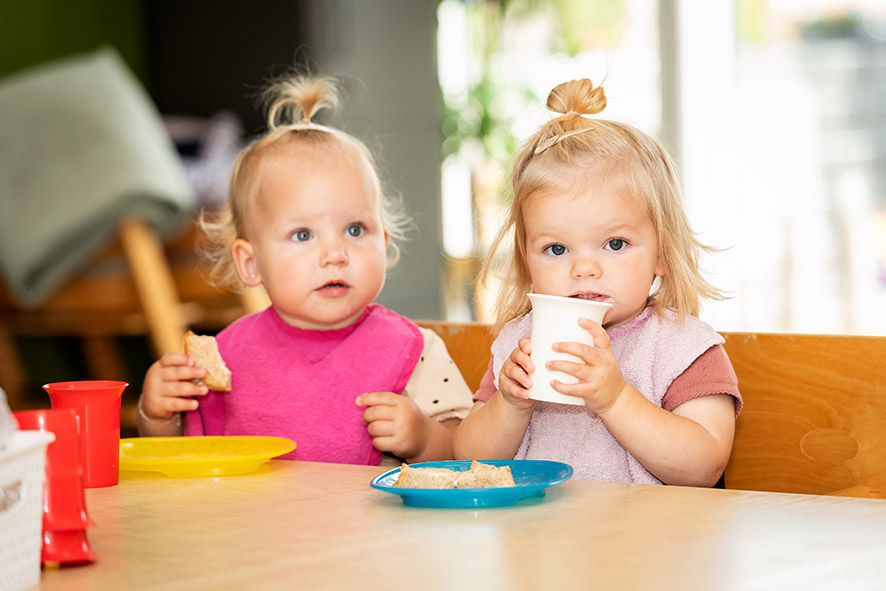 baby's eten drinken herfst binnen klein