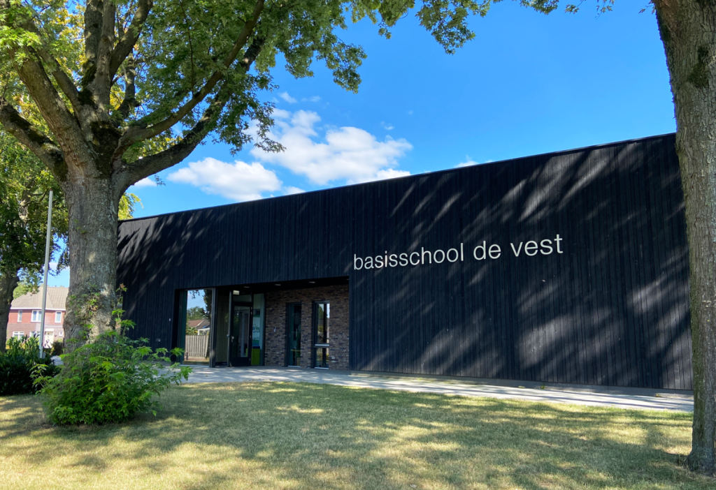 locatie hoogeloon vooraanzicht school