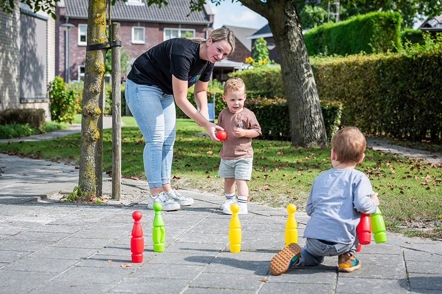 peuters kegels gooien herfst pm buiten klein