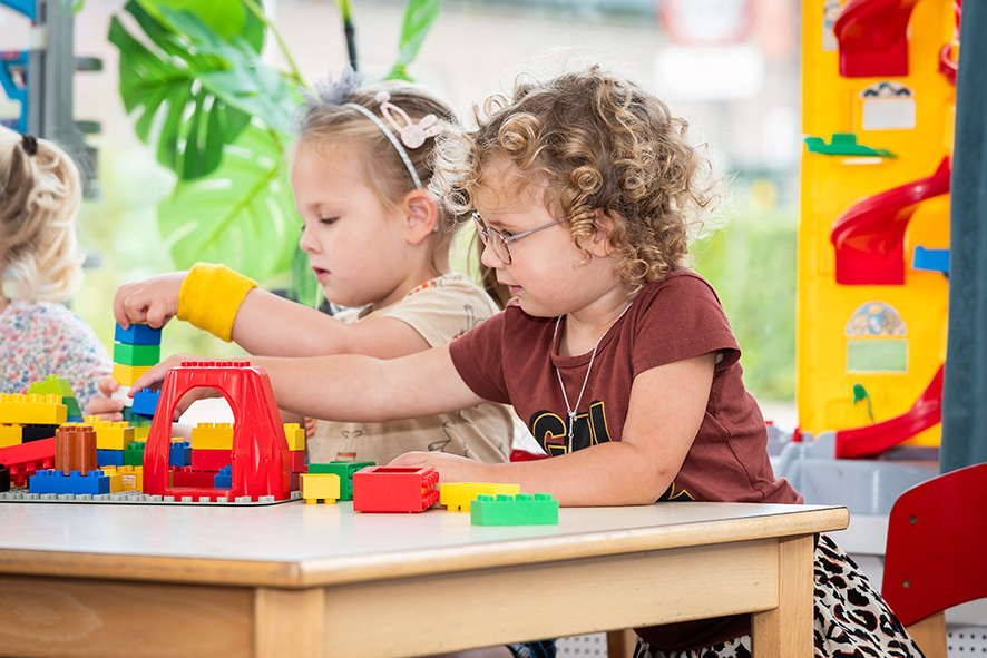 peuters spelen duplo herfst binnen klein