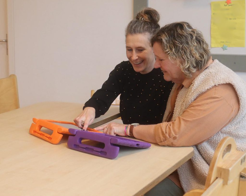 4b033100 fb02 4af9 85e4 bb0c9539cf99